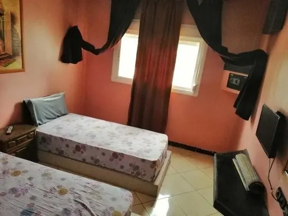 Tek Büyük Yataklı Oda, Ortak Banyo
