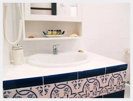 Comfort Tek Büyük veya İki Ayrı Yataklı Oda, Balkon