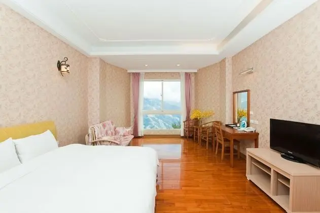 Basic Tek Büyük Yataklı Oda, Dağ Manzaralı (with ceiling window)