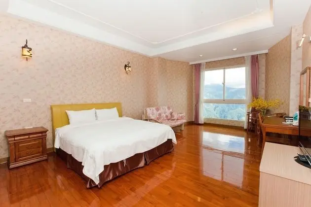 Basic Tek Büyük Yataklı Oda, Dağ Manzaralı (with ceiling window)
