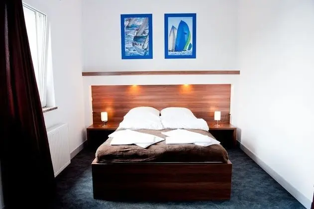 Basic Tek Büyük Yataklı Oda