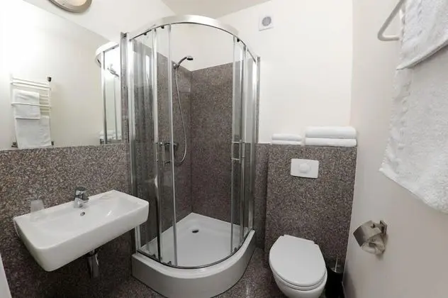 Basic Tek Büyük Yataklı Oda