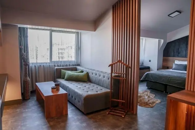 Executive Suite, Nehir Manzaralı
