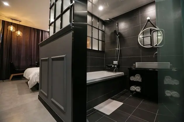 Premium Tek Büyük Yataklı Oda