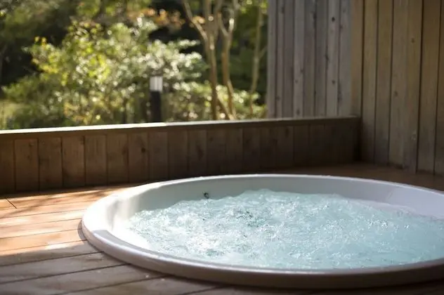 Süit, Sigara İçilmez (with open-air bath)
