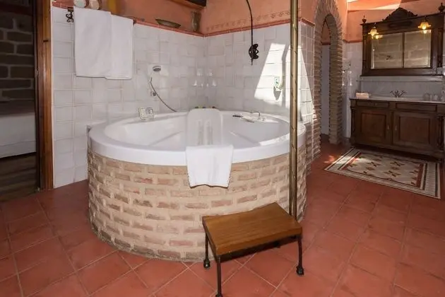 Superior Tek Büyük Yataklı Oda (King size con Jacuzzi)