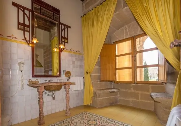 Tek Büyük Yataklı Oda, Sıcak Su Küveti (Themed)