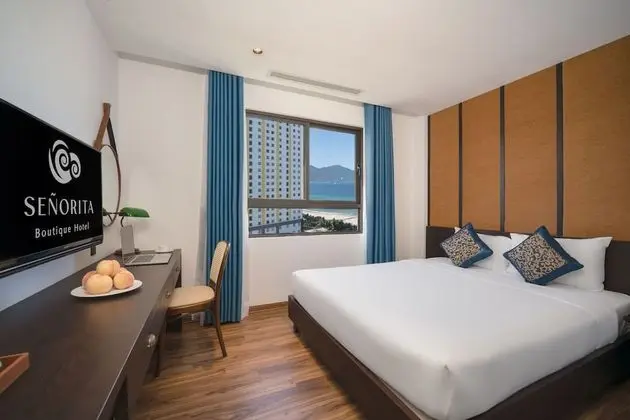 Deluxe Tek Büyük Yataklı Oda, Kısmi Deniz Manzarası