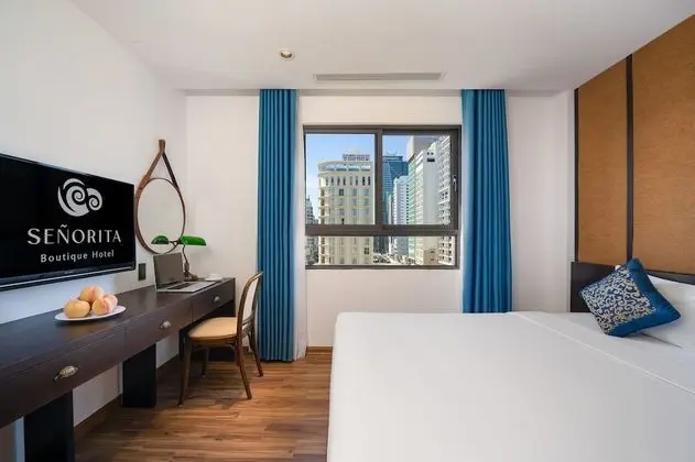 Deluxe Tek Büyük Yataklı Oda, Kısmi Deniz Manzarası