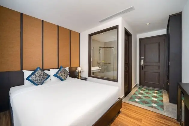 Deluxe Tek Büyük Yataklı Oda, Kısmi Deniz Manzarası