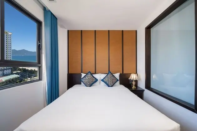 Deluxe Tek Büyük Yataklı Oda, Kısmi Deniz Manzarası