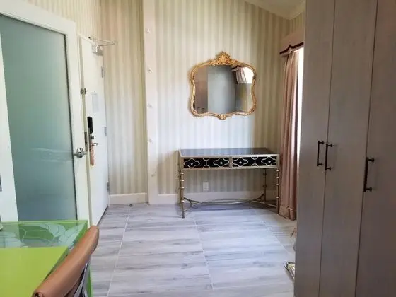 Premium Oda, 1 En Büyük (King) Boy Yatak