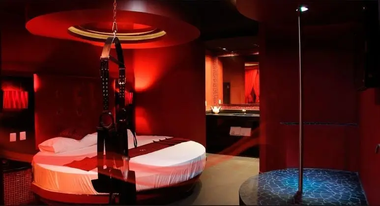Superior Süit (Roja with Round Bed)