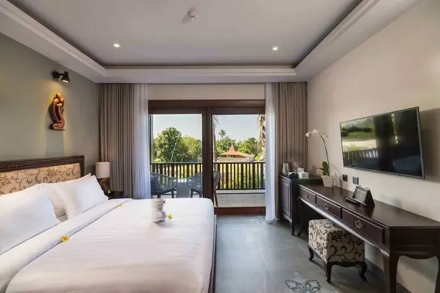 Süit, Havuz Manzaralı (Double Bed 1 large bed)