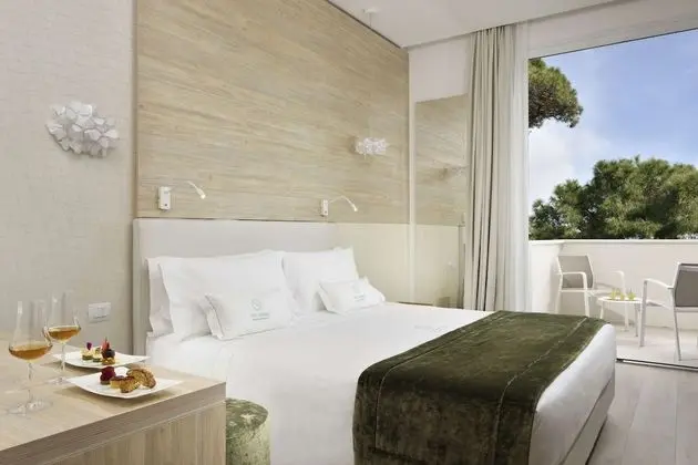 Comfort Tek Büyük Yataklı Oda, Balkon, Kısmi Deniz Manzaralı