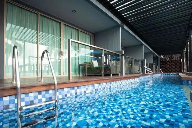 Deluxe Sea View Pool Access Room