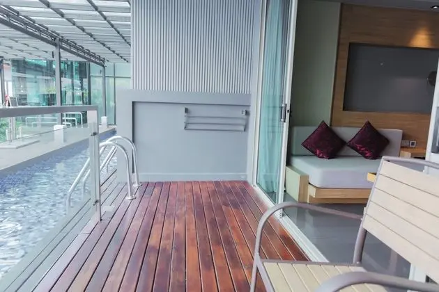 Deluxe Sea View Pool Access Room