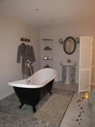 Tek Büyük Yataklı Oda, 1 Büyük (Queen) Boy Yatak, Sigara İçilmez