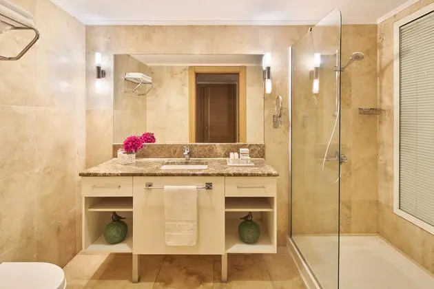 https://images.etstur.com/imgproxy/resize/2560x1440/files/images/hotelImages/etsrooms/595/Sentido_Bellazure_20241119161116_32.jpg
