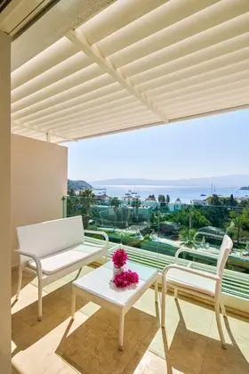 https://images.etstur.com/imgproxy/resize/2560x1440/files/images/hotelImages/etsrooms/595/Sentido_Bellazure_20241119161116_33.jpg