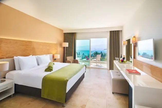 https://images.etstur.com/imgproxy/resize/2560x1440/files/images/hotelImages/etsrooms/595/Sentido_Bellazure_20241119161116_34.jpg
