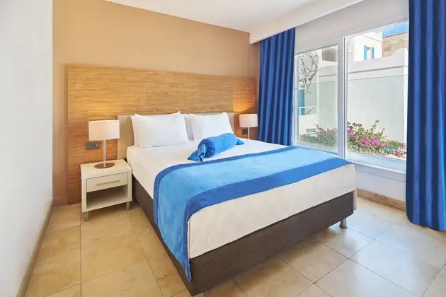https://images.etstur.com/imgproxy/resize/2560x1440/files/images/hotelImages/etsrooms/595/Sentido_Bellazure_20241119161116_4.jpg