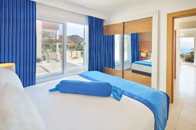 https://images.etstur.com/imgproxy/resize/2560x1440/files/images/hotelImages/etsrooms/595/Sentido_Bellazure_20241119161116_6.jpg
