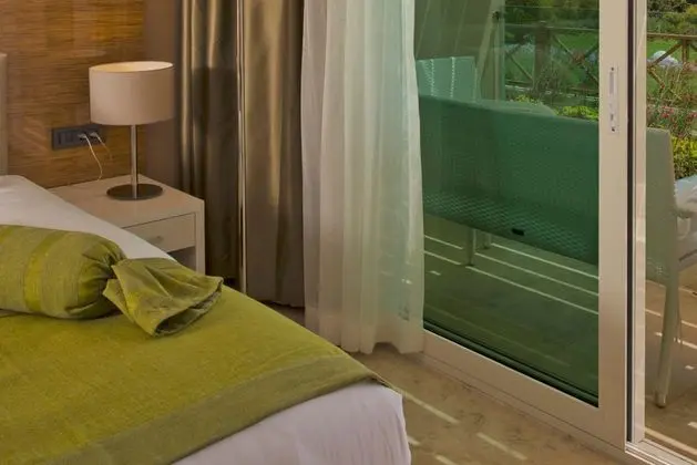 https://images.etstur.com/imgproxy/resize/2560x1440/files/images/hotelImages/etsrooms/595/Sentido_Bellazure_20250219120425_1.jpg