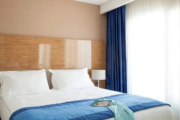 https://imagessl.etstur.com/files/images/hotelImages/test/TR/51165/l/CLUB-STANDART-1-1-YATAK-ODASI.jpg