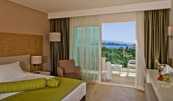 https://imagessl.etstur.com/files/images/hotelImages/TR/51163/l/Sentido-Bellazure-Oda-37095.jpg