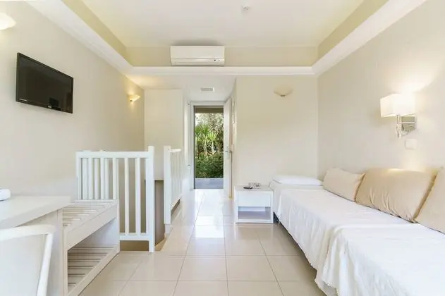 Family Maisonette with Garden/land or Street view