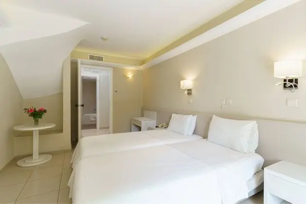 Family Maisonette with Garden/land or Street view