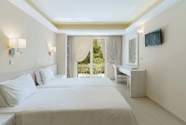 Family Maisonette with Garden/land or Street view