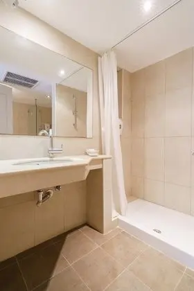 Family Maisonette with Garden/land or Street view