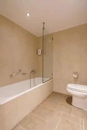 Family Maisonette with Garden/land or Street view