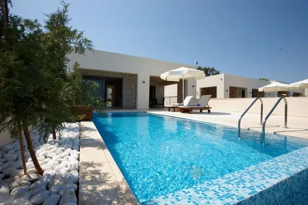 Suit With Private Pool