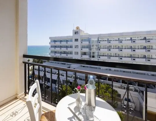 https://i.travelapi.com/lodging/1000000/60000/53400/53329/19cca0c3.jpg