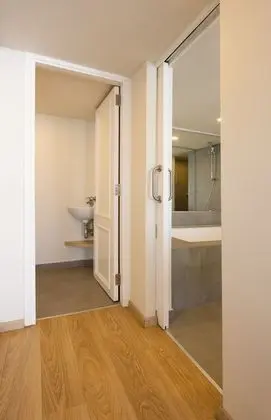 https://i.travelapi.com/lodging/1000000/60000/53400/53329/3ec80d8e.jpg