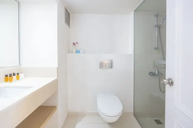 https://i.travelapi.com/lodging/1000000/60000/53400/53329/6d1515e0.jpg