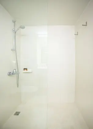 https://i.travelapi.com/lodging/1000000/60000/53400/53329/eb9f0d44.jpg