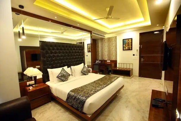 Luxury Oda