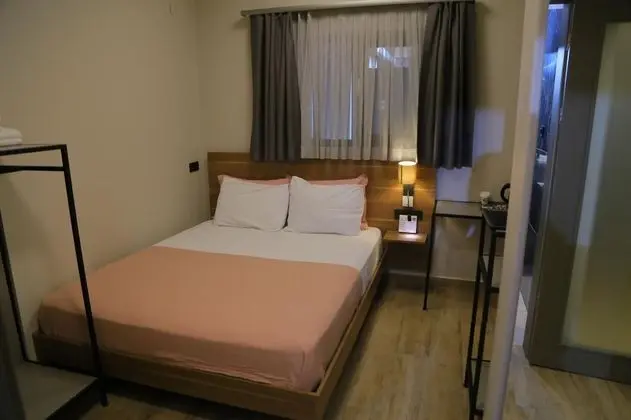 Disabled Room, Kara Manzaralı
