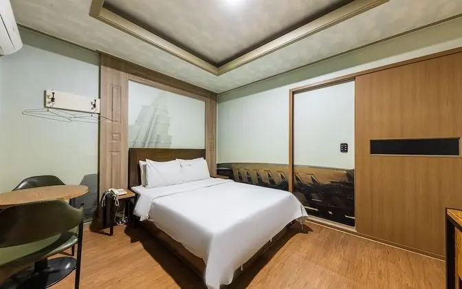 Oda (General taxi (Netflix available))