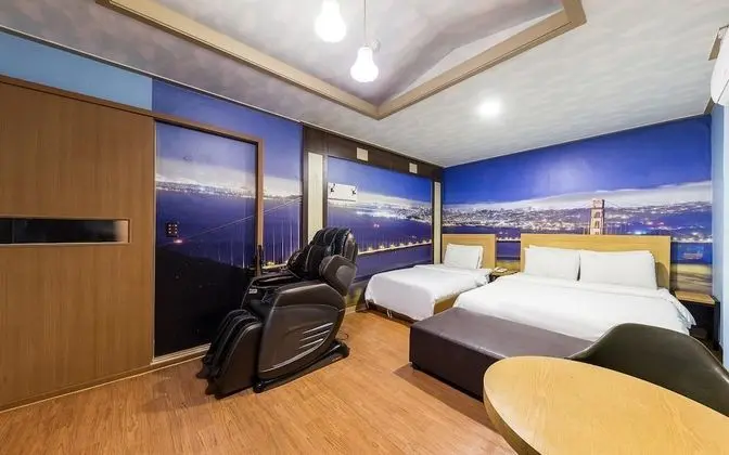 Oda (Model Taxi (Netflix available))