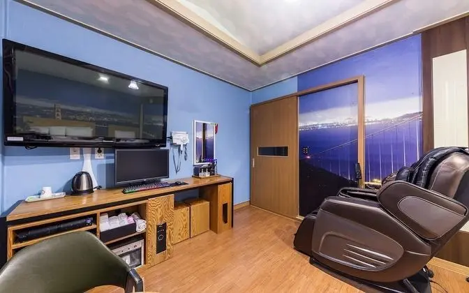 Oda (Model Taxi (Netflix available))