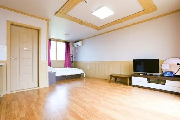 Oda (Room 102)