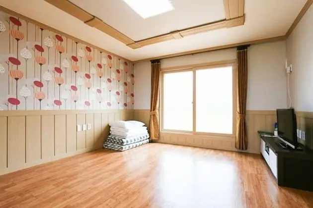 Oda (Room 105)