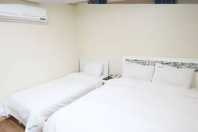 Oda (Twin Room (Double+Single))