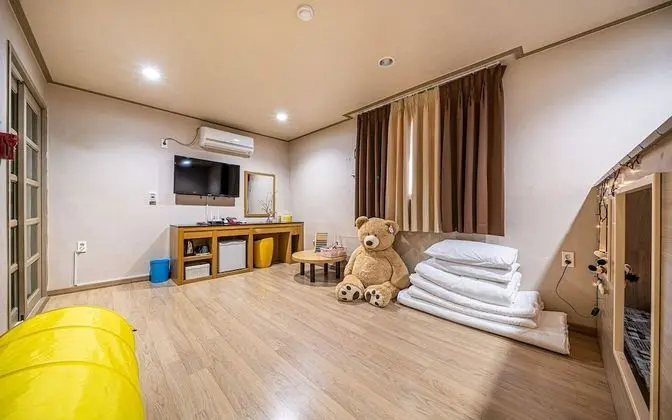 Oda (Family (Kids Room))