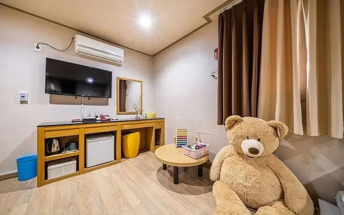 Oda (Family (Kids Room))